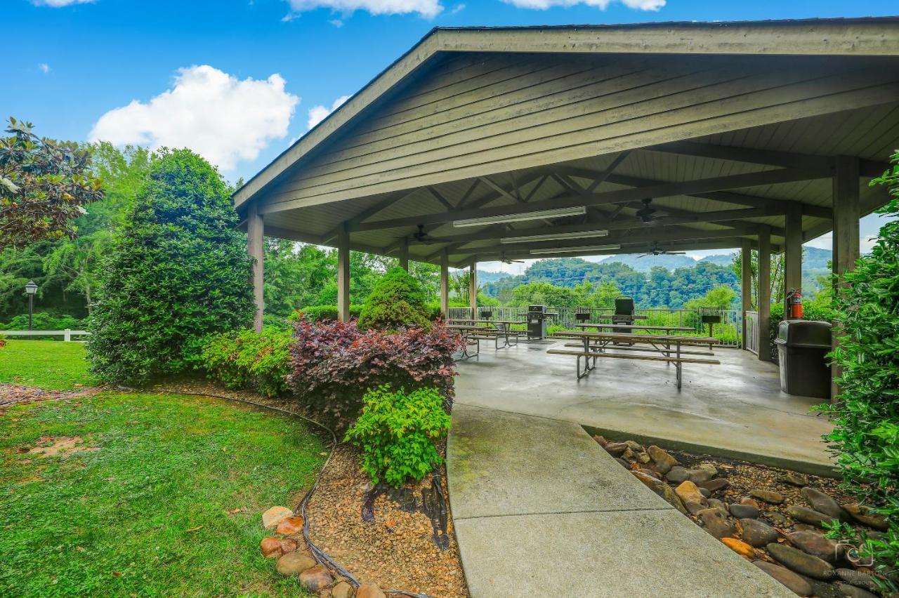 Your Mountain Escape Whispering Pines 244 Apartment Pigeon Forge Exterior photo